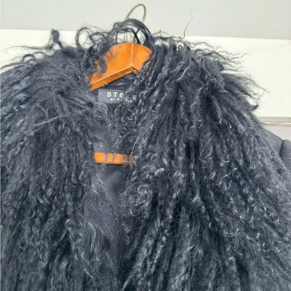 Woman’s wool coat with fur around collar & sleeves . Belt & 3/4 long size large - Picture 2 of 4